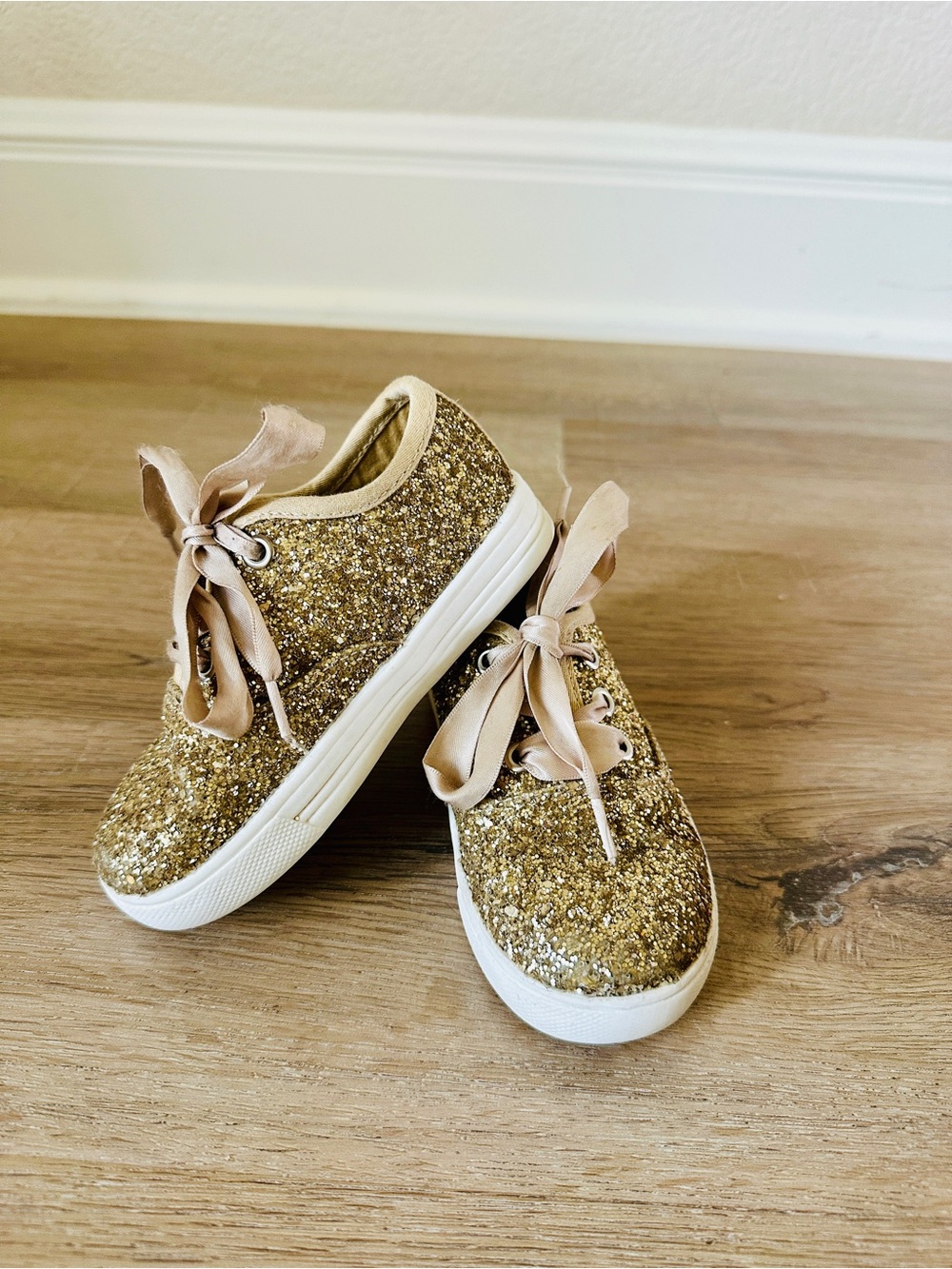 Girls' Phiramin Glitter Lace-Up Sneakers in Gold